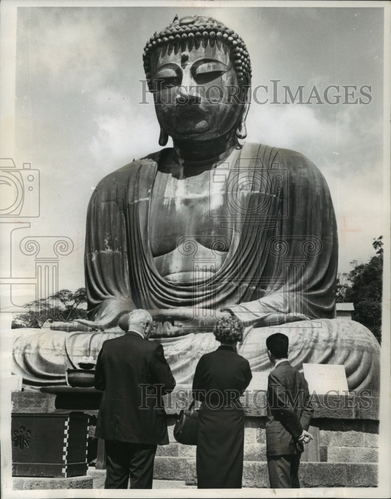1960 Press Photo Bronze Kamakura Buddha in Japan - mjx30350