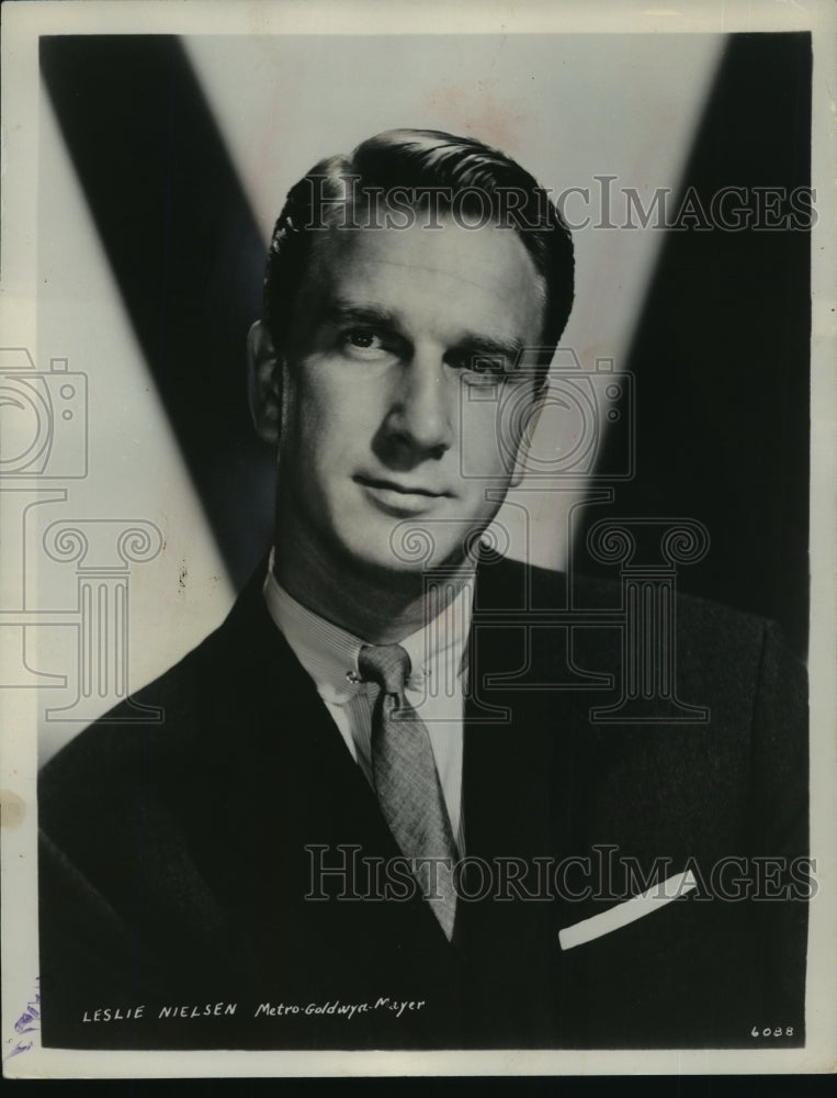 1964 Press Photo Leslie Nielsen in &quot;Hot Summer Night&quot; - mjx30492