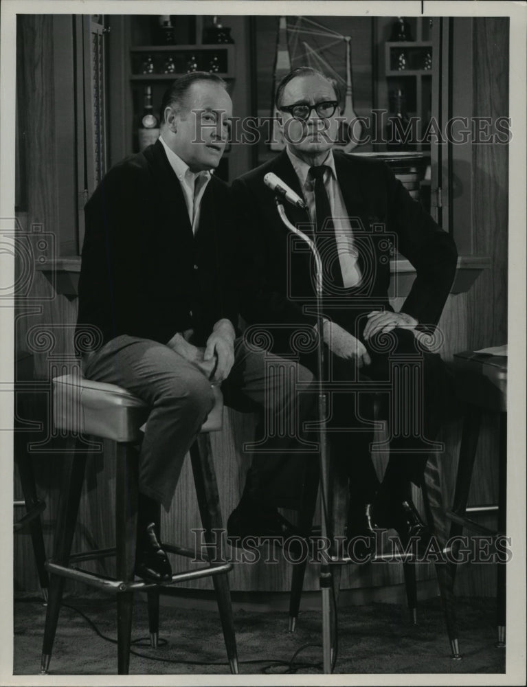1964 Press Photo Bob Hope and Jack Benny on Chrysler Presents a Bob Hope Comedy