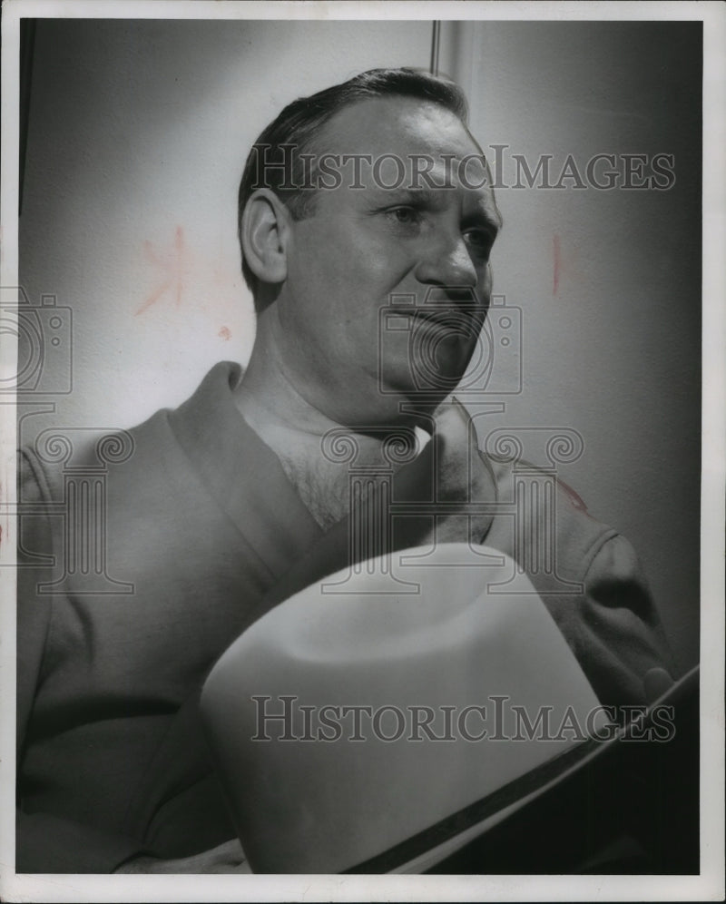 Load image into Gallery viewer, 1958 Press Photo Musician Gene Autry - mjx30789
