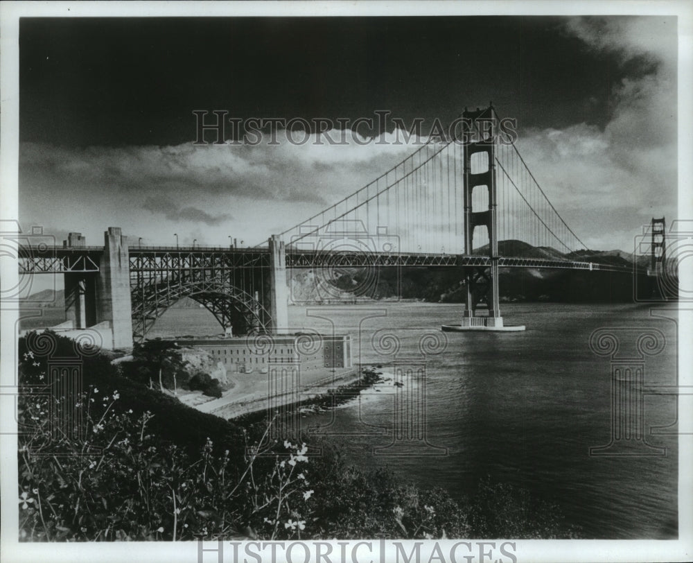 1983 Press Photo Golden Gate Bridge in San Francisco, California - mjx30910- Historic Images