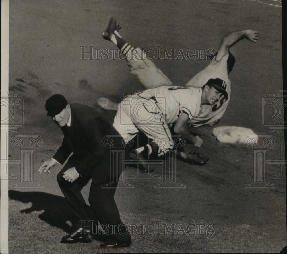 1955 Press Photo Johnny Logan of the Braves crashes to the ground - mjx31087- Historic Images