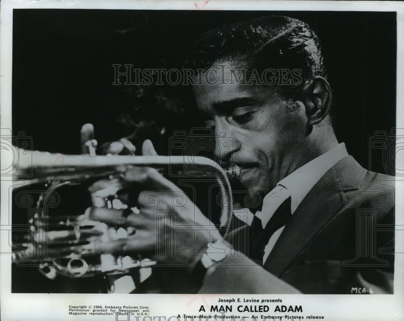 Load image into Gallery viewer, 1966 Press Photo Sammy Davis, Jr. in Embassy Pictures' Movie "A Man Called Adam"
