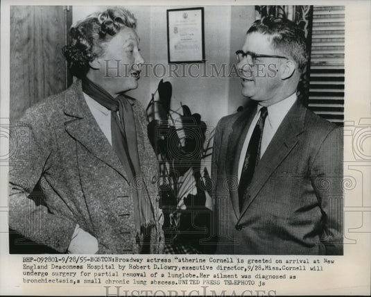 1955 Press Photo Katharine Cornell and Robert Lowry of Boston Deaconess Hospital- Historic Images