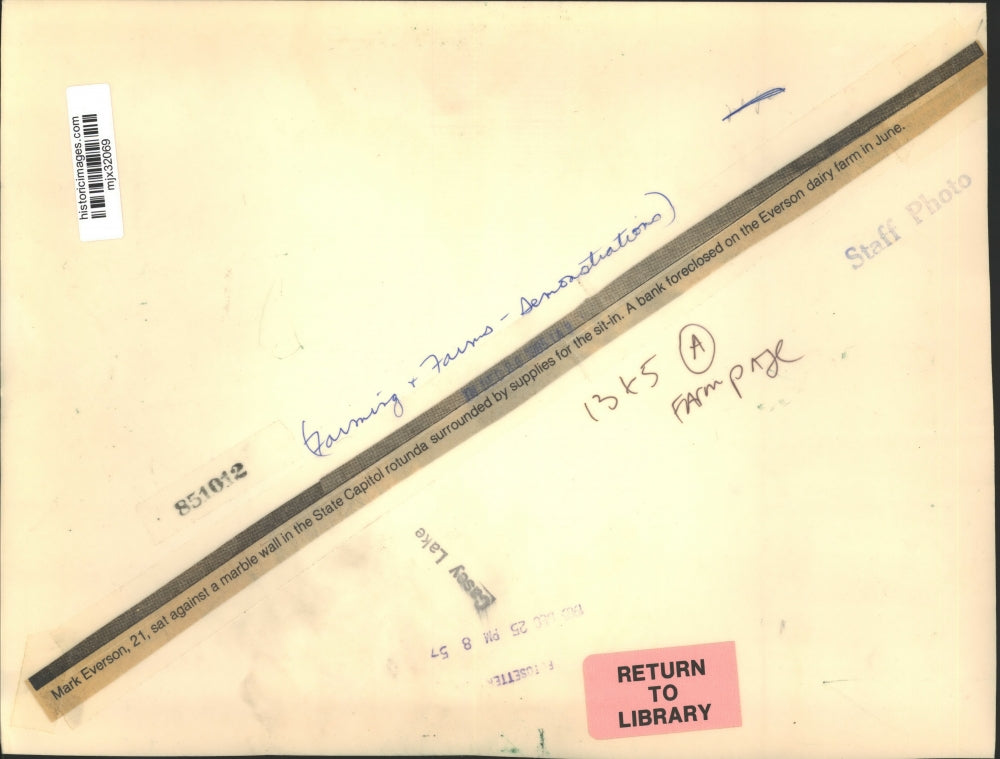 1985 Press Photo Mark Everson at the state capitol for a sit-in, Wisconsin