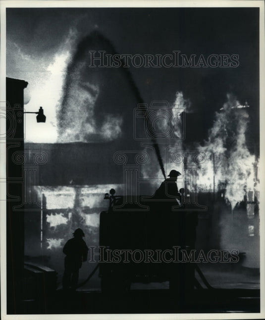 1993 Press Photo Firefighters fight a fire at the Elmore Cannery in Astoria, OR