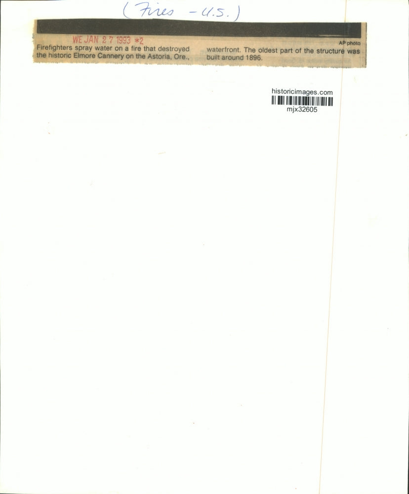 1993 Press Photo Firefighters fight a fire at the Elmore Cannery in Astoria, OR