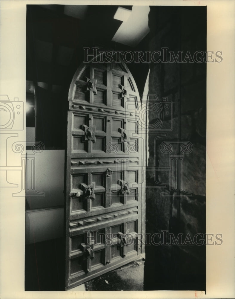 1983 Press Photo Ornamental Door - Shrewsbury Castle, England - mjx32845