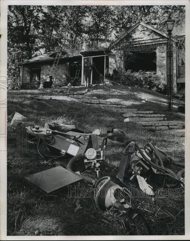 1967 Press Photo Debris after explosion at Schmidt Glass Service in Wisconsin