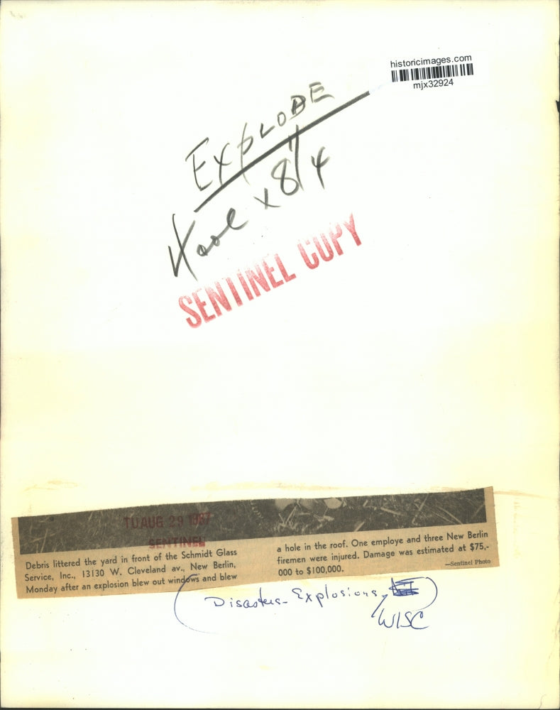 1967 Press Photo Debris after explosion at Schmidt Glass Service in Wisconsin