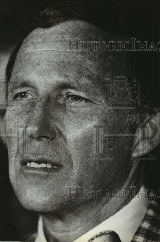 Load image into Gallery viewer, 1982 Press Photo Los Angeles Chief of Police Daryl F. Gates - mjx33027
