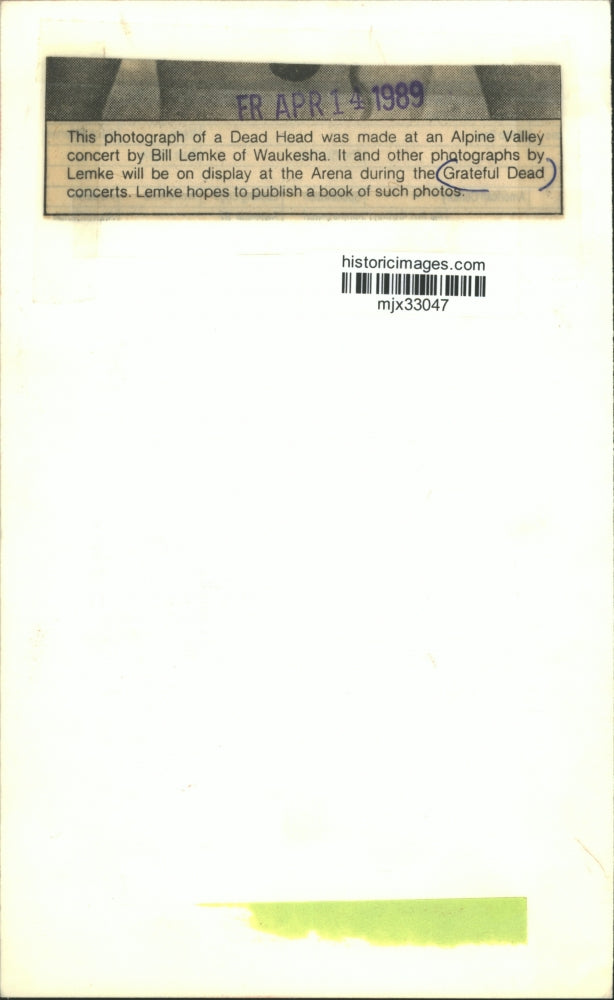 1989 Press Photo Dead Head at a concert in Alpine Valley - mjx33047