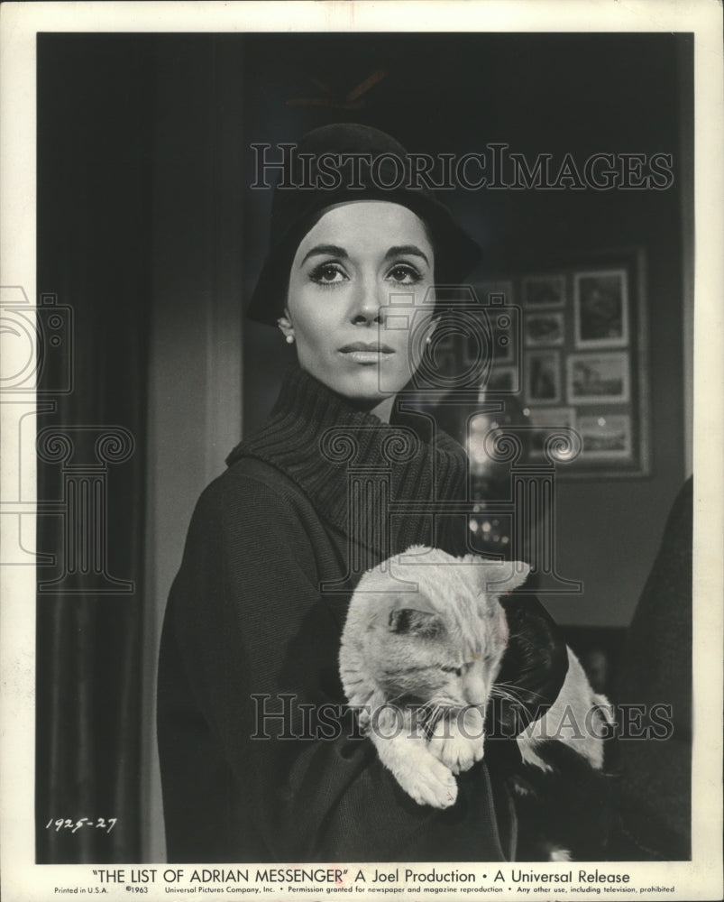 1963 Press Photo Dana Wynter in &quot;The List of Adrian Messenger&quot; - mjx33137- Historic Images