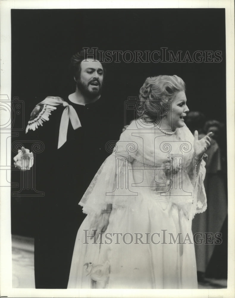 1980 Press Photo Katia Ricciarelli and Luciano Pavarotti, &quot;Un Ballo in Maschera&quot;- Historic Images