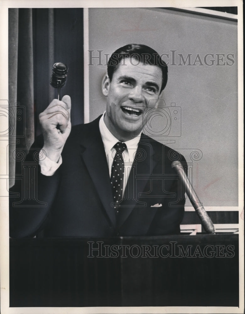1958 Press Photo Bert Parks on &quot;Bid &#39;n&#39; Buy&quot; - mjx33718- Historic Images