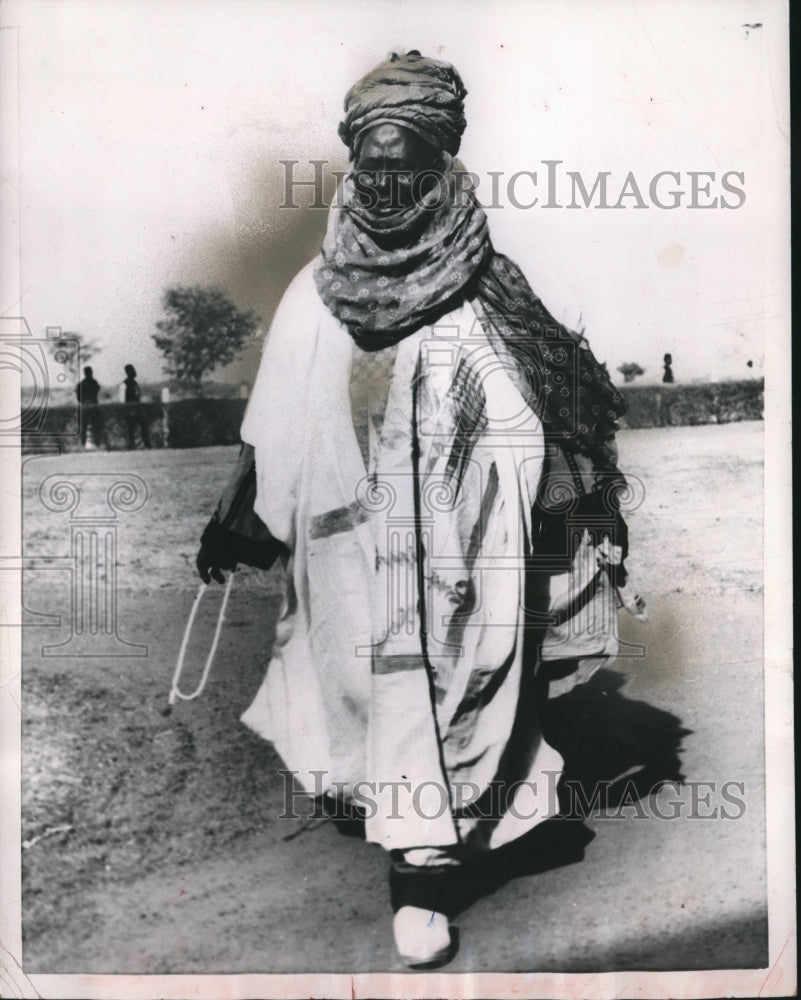 1956 Press Photo Member of Nigerian parliament dressed in robes and turban- Historic Images