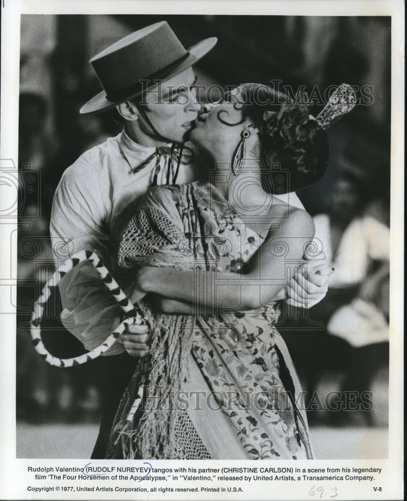 Load image into Gallery viewer, 1977 Press Photo Rudolf Nureyev and Christine Carlson in "Valentino" - mjx33877
