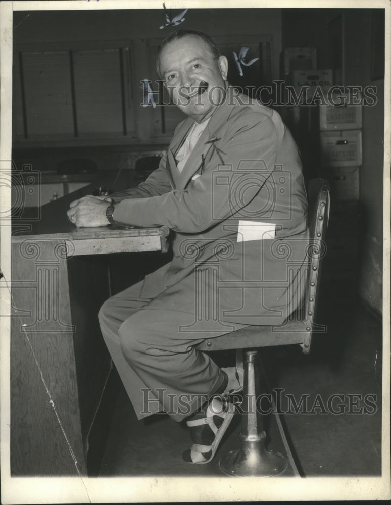 1943 Press Photo Barney Oldfield, automobile racer - mjx33963- Historic Images