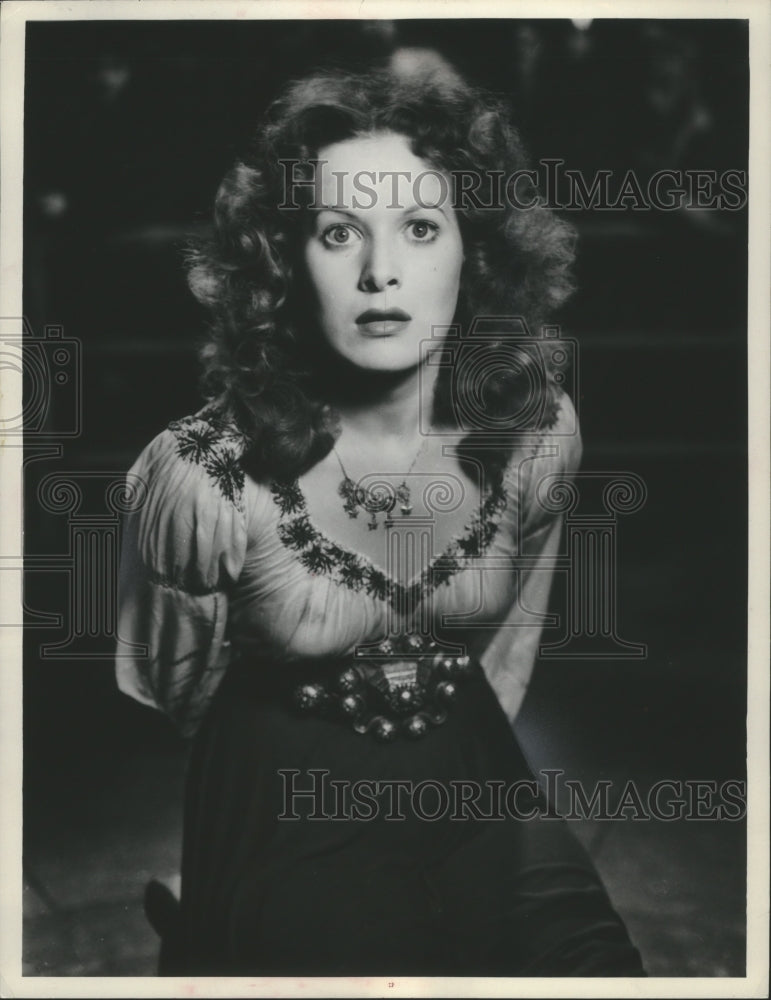 1970 Press Photo Maureen O&#39;Hara in &quot;The Hunchback of Notre Dame&quot; - mjx33990- Historic Images