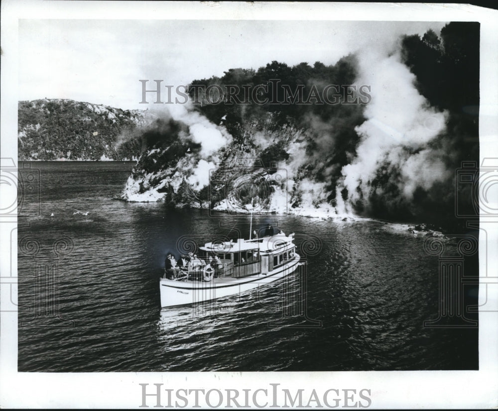 1966 Press Photo Passengers on a boat trip on Lake Rotomahana in New Zealand
