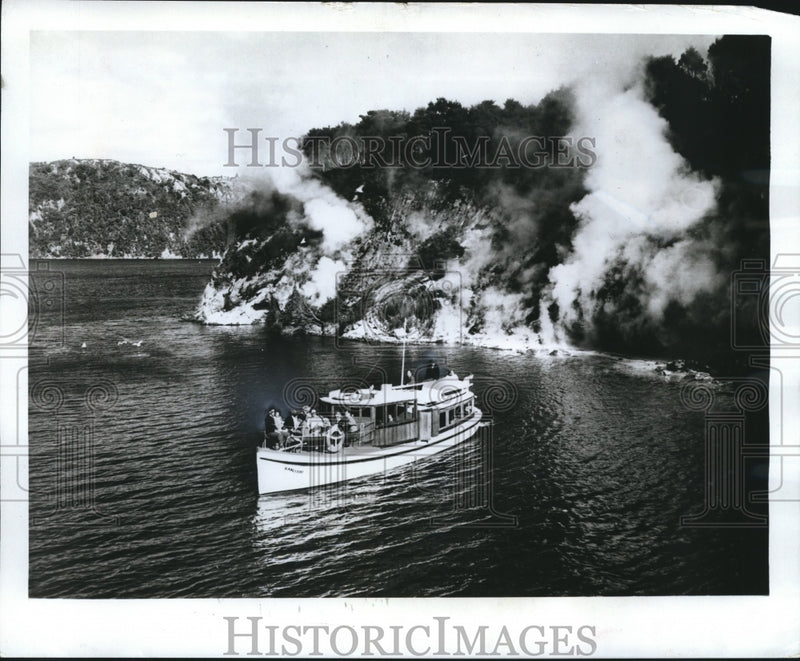 Load image into Gallery viewer, 1966 Press Photo Passengers on a boat trip on Lake Rotomahana in New Zealand

