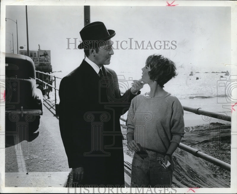 Load image into Gallery viewer, 1965 Press Photo Natalie Wood and Christopher Plummer in "Inside Daisy Clover"
