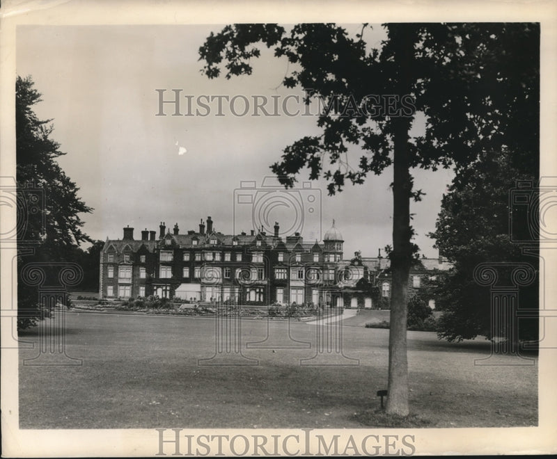Load image into Gallery viewer, 1948 Press Photo Sandringham House where Royal Family spends Christmas, England
