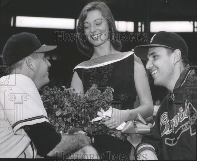 Load image into Gallery viewer, 1956 Press Photo Priscilla Perkins, Taylor Philips and Ray Crone at the Stadium
