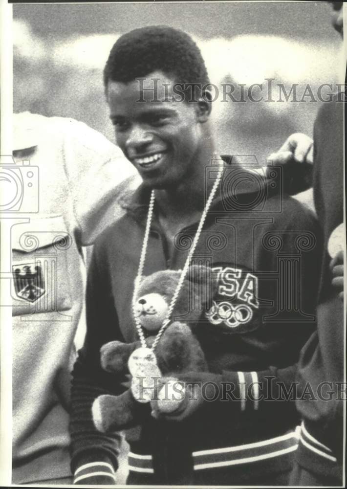 1972 Press Photo Gold medal winner Randy Williams holding teddy bear, Munich- Historic Images