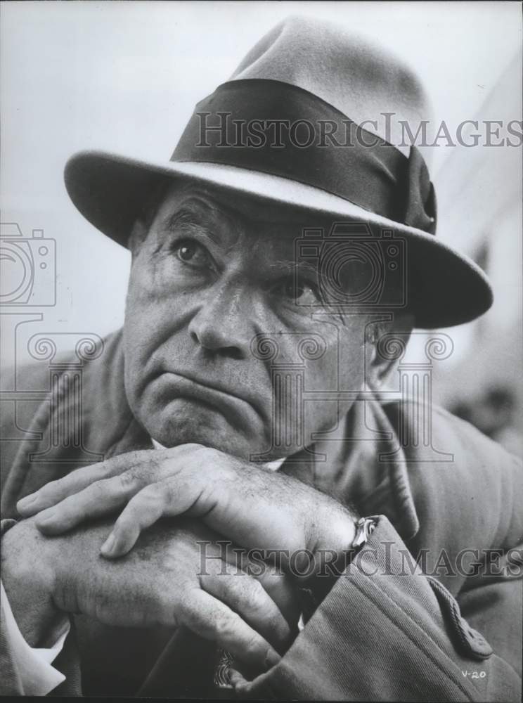 1982 Press Photo Nehemiah Persoff in "Voyage Of The Damned" - mjx34867