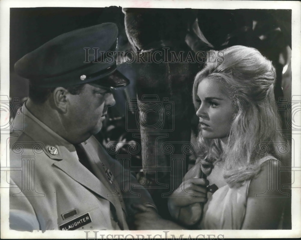 1964 Press Photo Jackie Gleason & Tuesday Weld in "Soldier in the Rain"