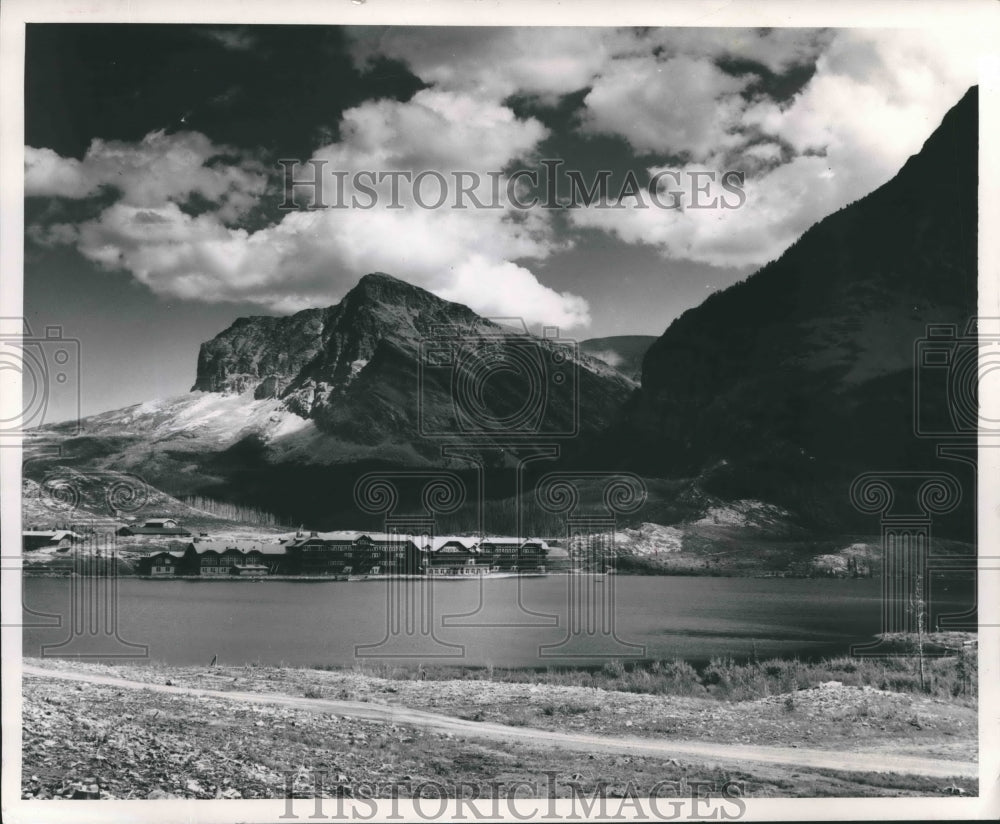 1987 Press Photo Glacier Hotel in Glacier National Park, Montana - mjx36139- Historic Images