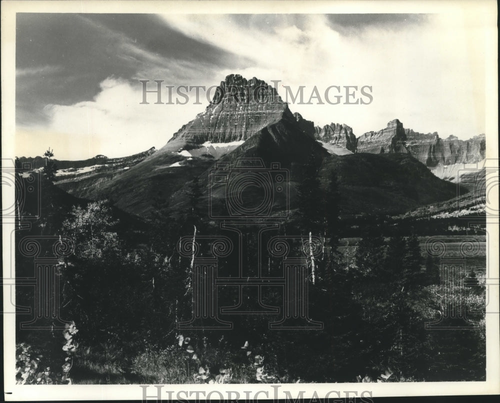 1987 Press Photo Snowy Mountains and Lofty Meadows in Glacier National Park, MT.- Historic Images