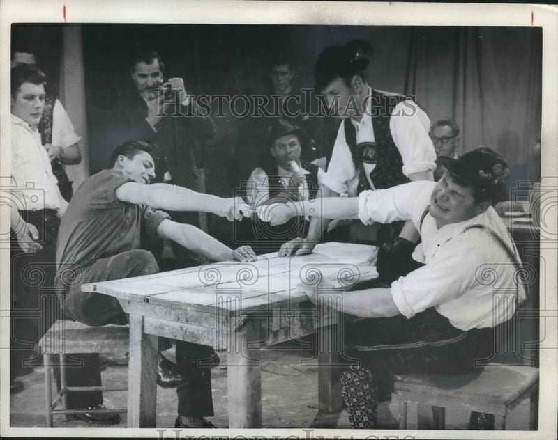 Load image into Gallery viewer, 1962 Press Photo Bavarian Finger Wrestling Championships in Munich, Germany
