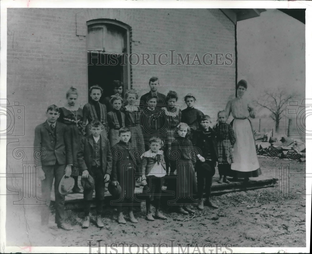 1973 Press Photo Kids &amp; teacher, Wheland Elementary School, Franklin, Wisconsin- Historic Images