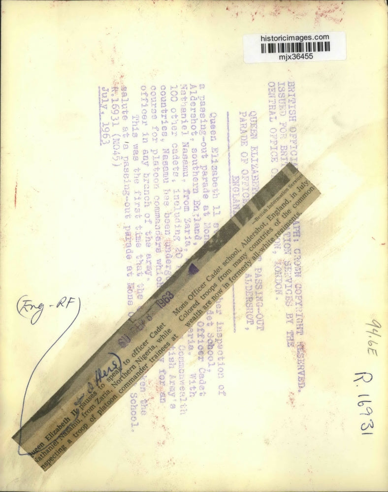 1963 Press Photo Queen Elizabeth Speaks to Cadet in Aldershot, England