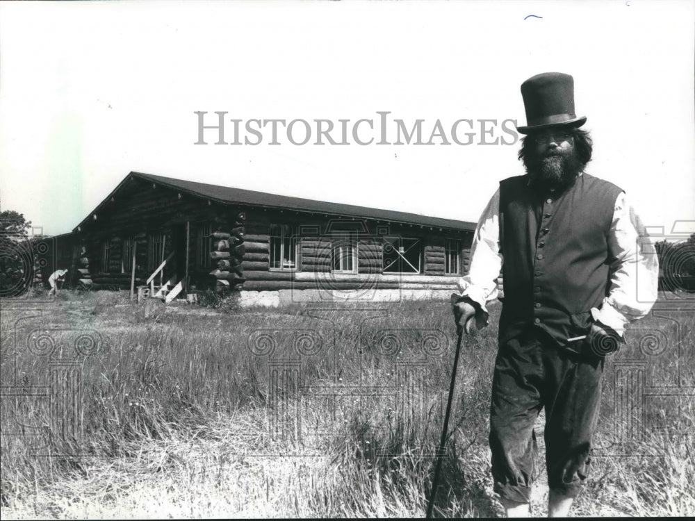 1989 Press Photo Dennis Hoffa Portrays Fur Trader, Forts Folle Avoine Park, Wis.- Historic Images