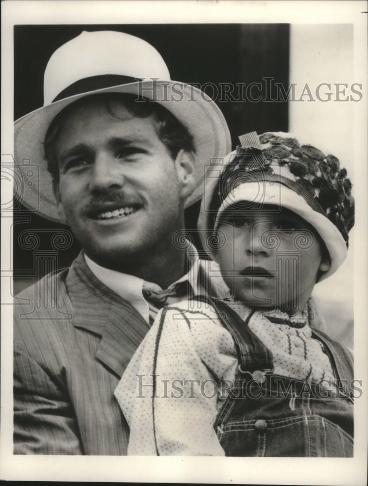 1977 Press Photo Tatum and Ryan O'Neal Star in CBS's Comedy, "Paper Moon"