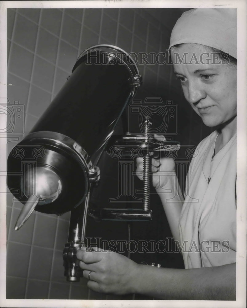 1954 Press Photo Mrs. Norma Tietyen operating a large magnet - mjx36704- Historic Images