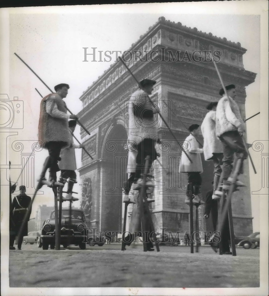 1955 Press Photo Shepherds on stilts at the Arch of Triumph in Paris, France- Historic Images