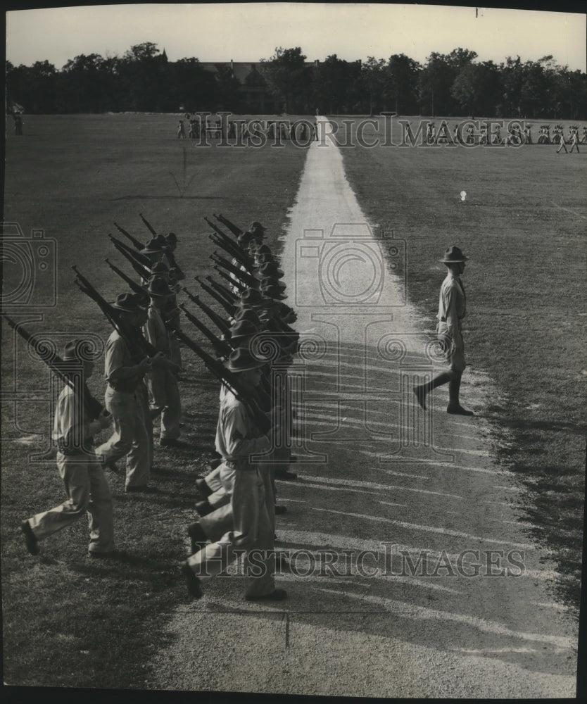 1938 Press Photo Citizens' Military Unit Parades By at Fort Sheridan, Illinois
