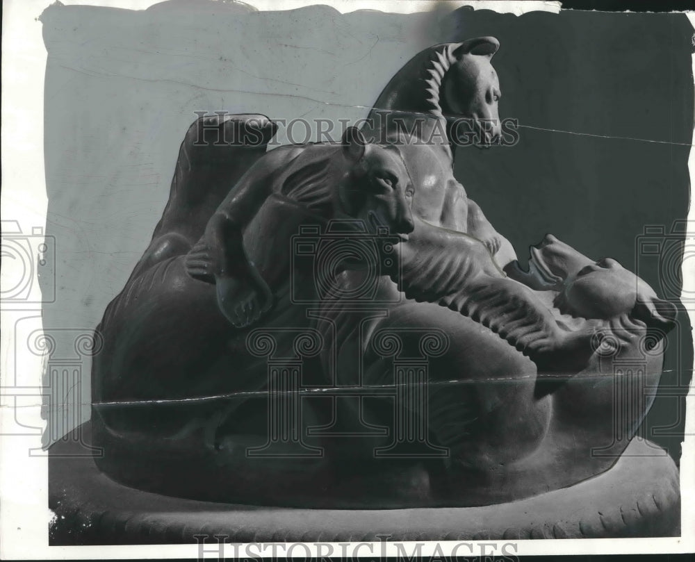 1939 Press Photo Sculpture "Mother Bear and Cubs" by James L. Gehr - mjx37230