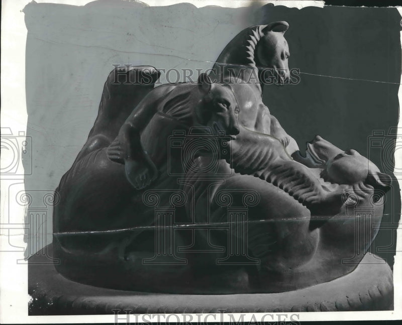 Load image into Gallery viewer, 1939 Press Photo Sculpture "Mother Bear and Cubs" by James L. Gehr - mjx37230
