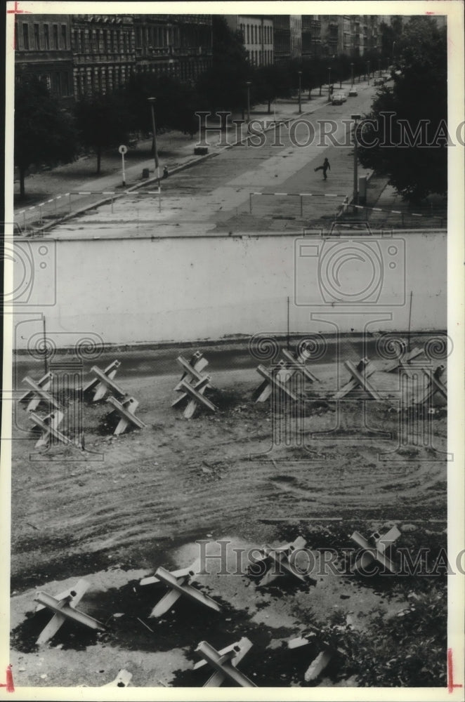 1979 Press Photo Wall between West and East Berlin in Germany - mjx37304- Historic Images