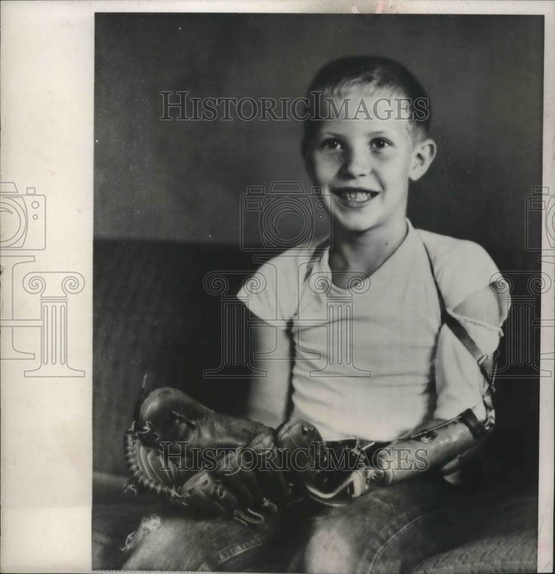 Load image into Gallery viewer, 1965 Press Photo Terry Nalley in Olathe, Kansas - mjx37363
