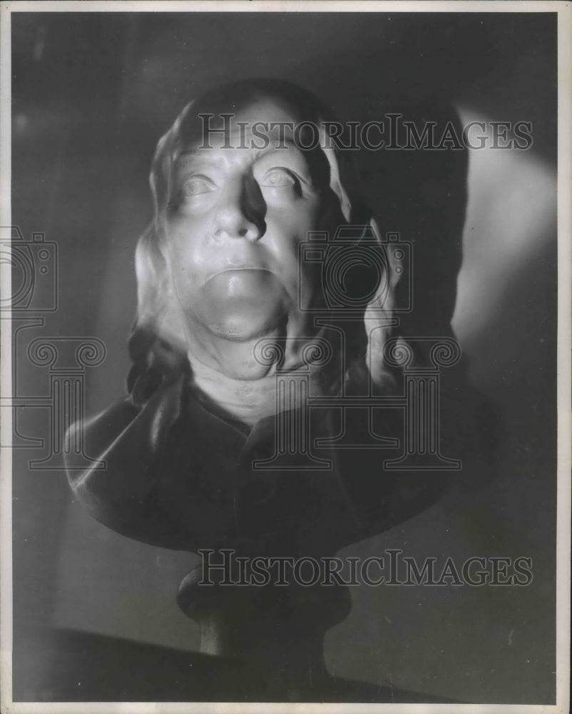 1956 Press Photo Replica of the Houdon bust of Benjamin Franklin - mjx37390