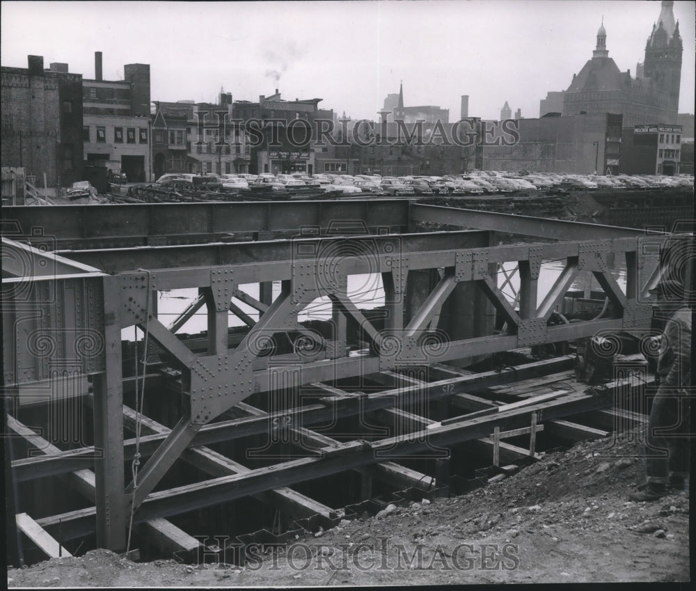 1953 Press Photo Construction at Juneau Avenue bridge in Milwaukee, Wisconsin