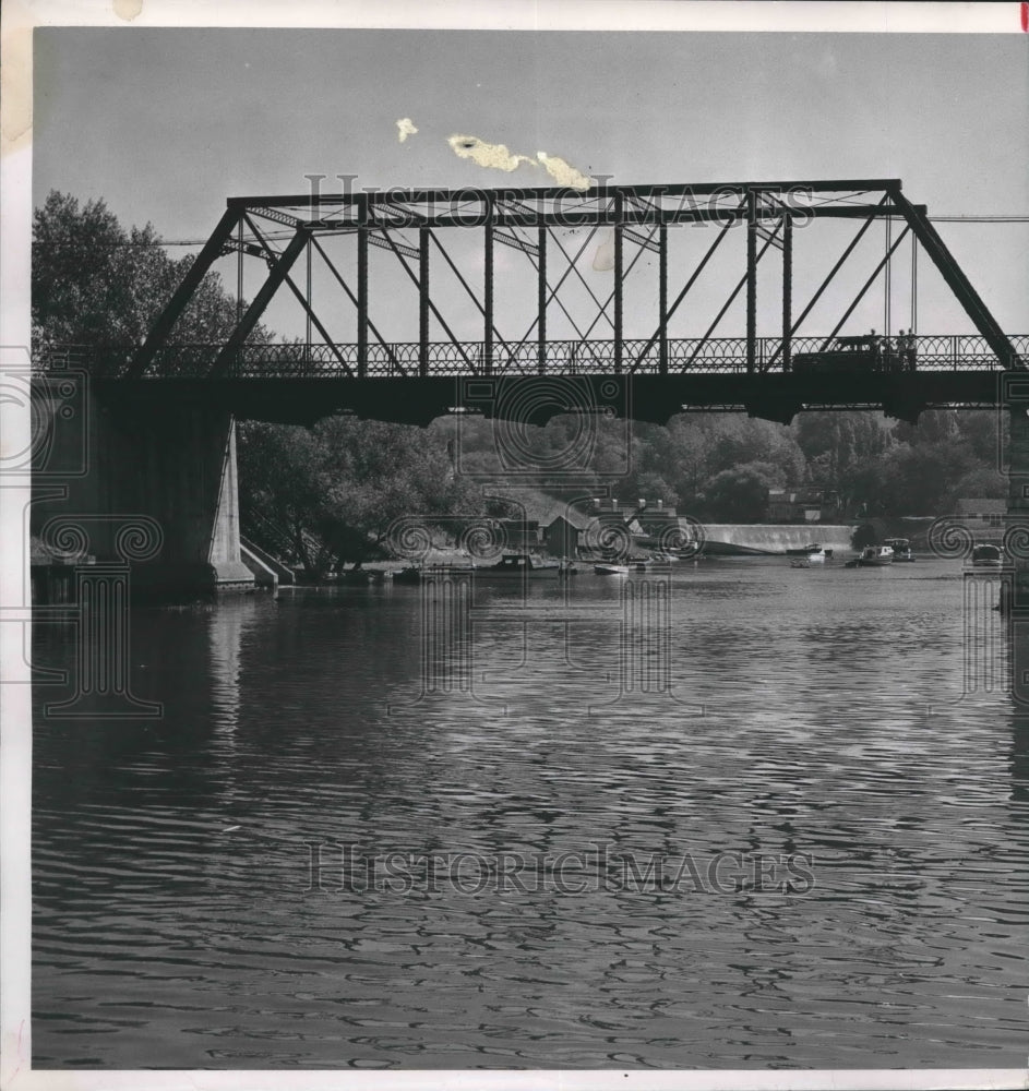 1948 Press Photo Humboldt avenue bridge in Milwaukee, Wisconsin - mjx37577