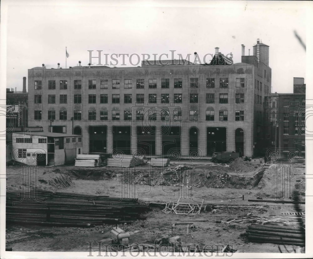 1949 Press Photo Construction on sports arena in Milwaukee, Wisconsin
