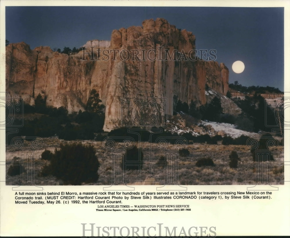 1992 Press Photo Full Moons Sinks Behind the Massive Rock El Morro, New Mexico- Historic Images